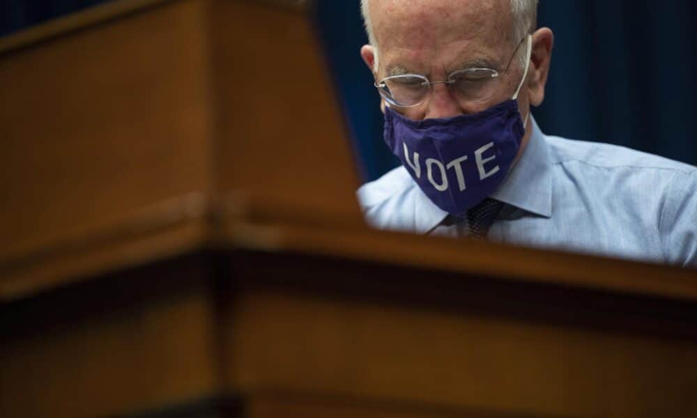 Fotografía de archivo del senador estadounidense Peter Welch, representante del estado de Vermont (EE.UU.). EFE/EPA/Jim Watson