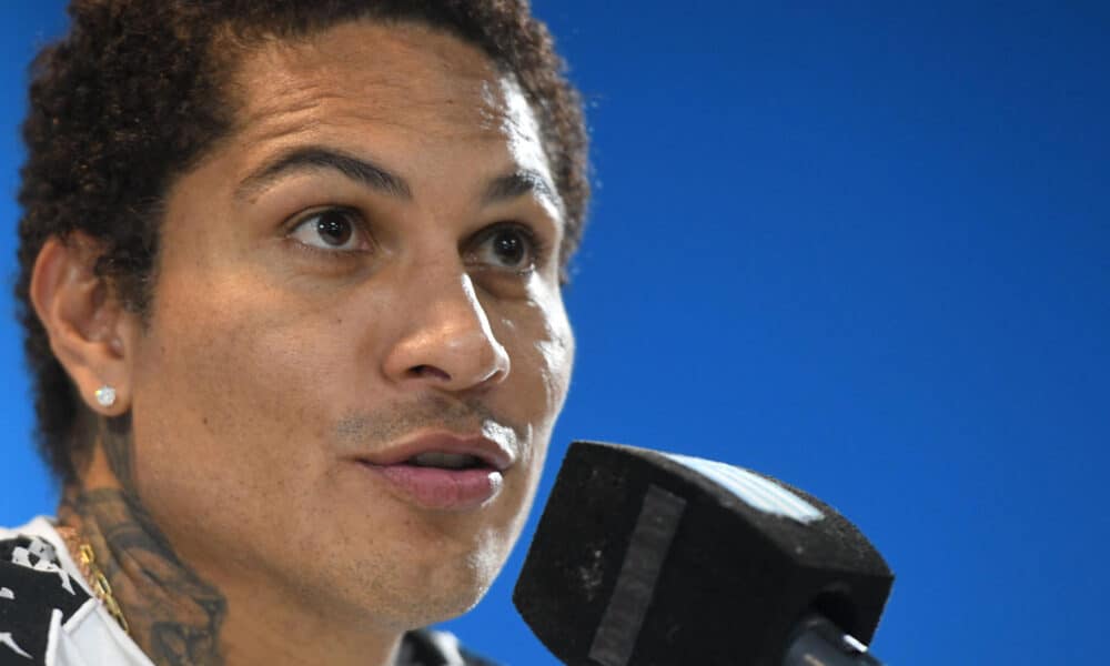 Fotografía de archivo en la que se registró al delantero peruano Paolo Guerrero, durante un rueda de prensa. EFE/Enrique Garcí