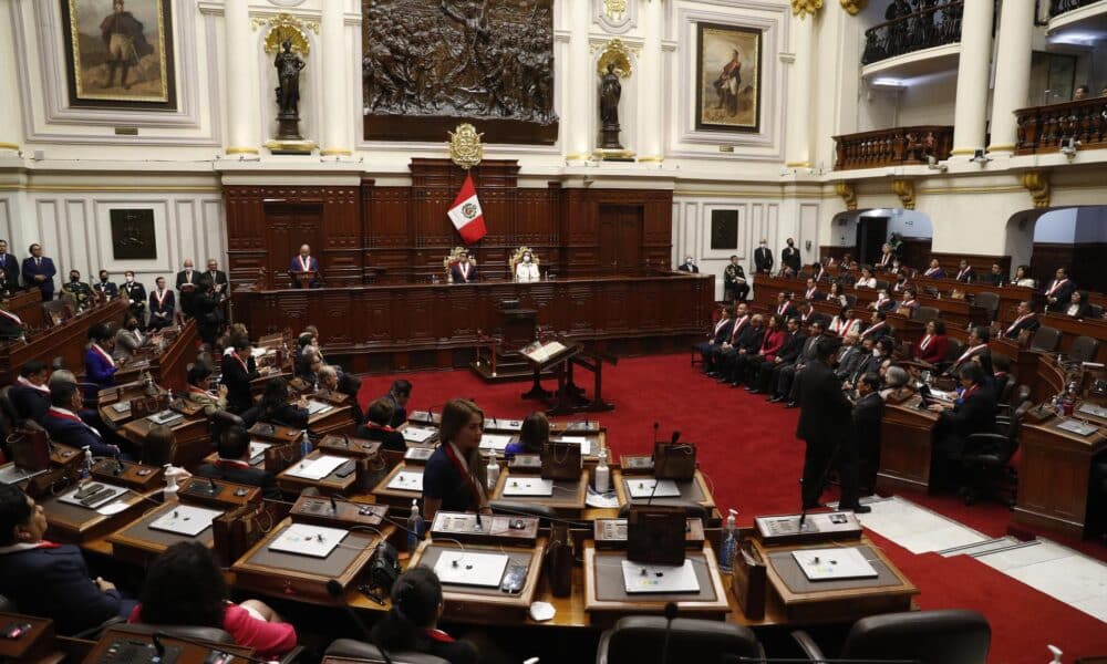 Fotografía de archivo de una vista general del pleno del Congreso peruano. EFE/ Paolo Aguilar