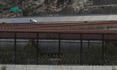 Fotografía de la alambrada de navajas retirada por la Guardia Nacional de Texas en la frontera entre México y EE. UU. este viernes, en ciudad Juárez, en el estado de Chihuahua (México). EFE/ Luis Torres