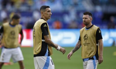 Angel Di Maria (I) y Lionel Messi de Argentina (D) durante los calentamientos de la final de la Copa América. EFE/EPA/CJ GUNTHER