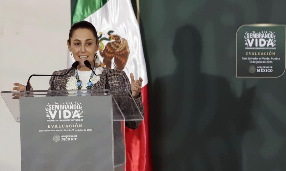 La presidenta electa de México, Claudia Sheinbaum, participa durante un acto protocolario este sábado, en el municipio de San Salvador El Verde, estado de Puebla (México). EFE/Hilda Ríos