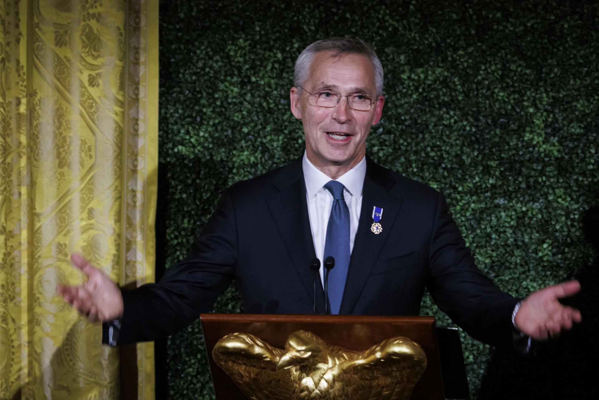 Jens Stoltenberg, secretario general de la OTAN, habla durante una cena con aliados y socios de la OTAN en el Salón Este de la Casa Blanca en Washington este 10 de julio. EFE/EPA/Ting Shen / POOL