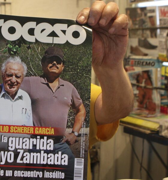 Imagen de archivo de un detalle de la dición de la revista mexicana Proceso en un puesto de periódicos y revistas de Ciudad de México en la que aparece Ismael Zambada, uno de los líderes del cartel de Sinaloa. EFE/Mario Guzmán
