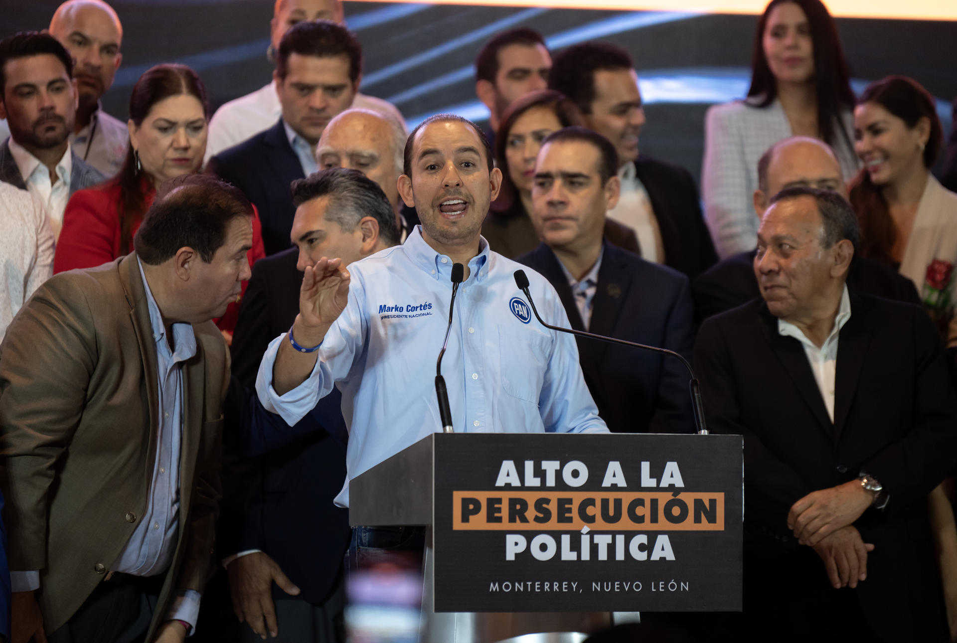 El dirigente nacional del Partido Acción Nacional (PAN), Marko Cortés (c) habla durante una conferencia de prensa. Imagen de archivo. EFE/Miguel Sierra