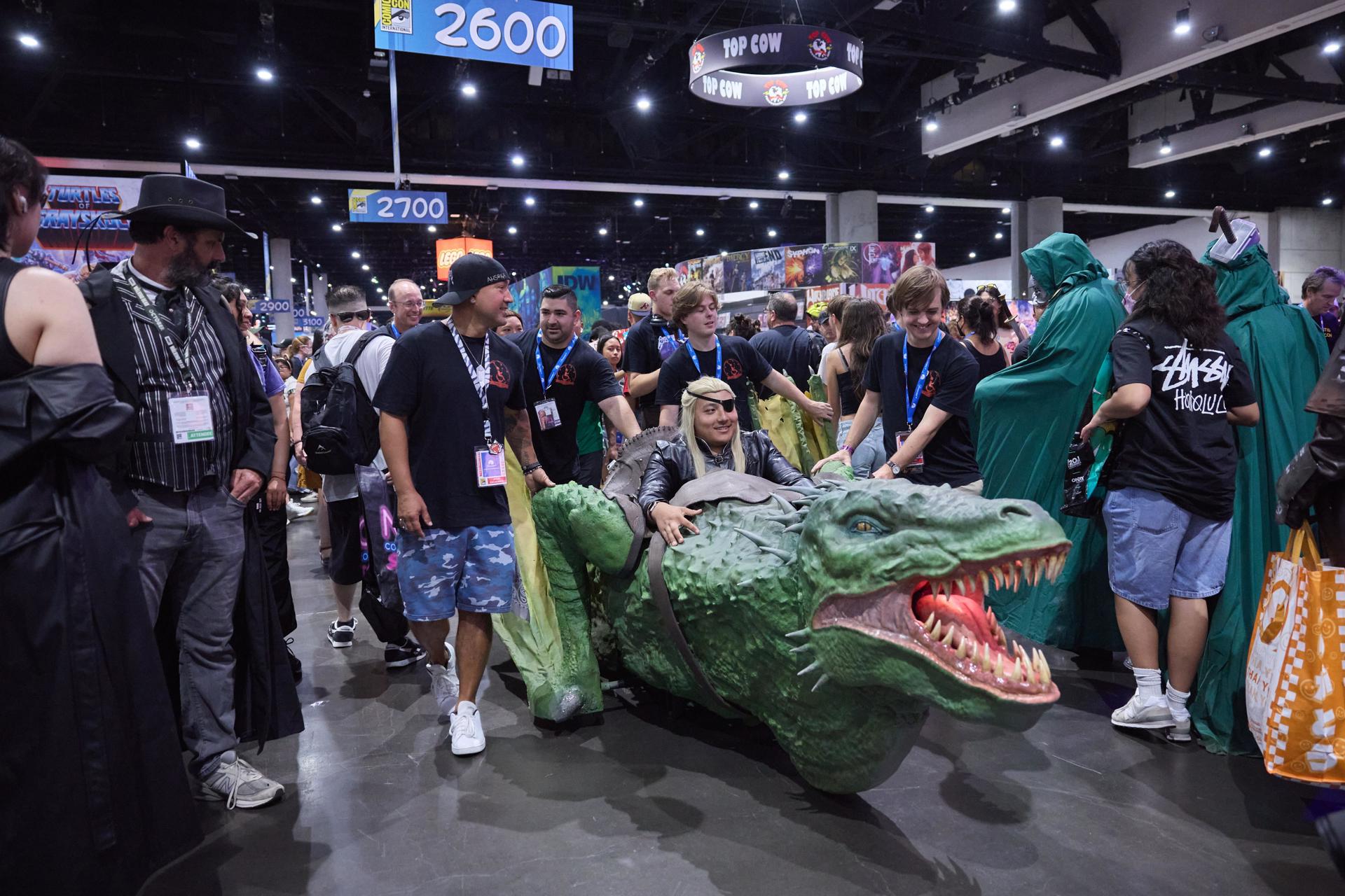 Una persona en cosplay durante Comic-Con International este viernes en San Diego, California, EE.UU. EFE/EPA/ALLISON DINNER