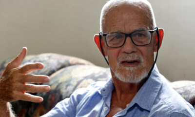 El escritor cubano Pedro Juan Gutiérrez habla en una entrevista con EFE, en La Habana (Cuba). EFE/ Ernesto Mastrascusa
