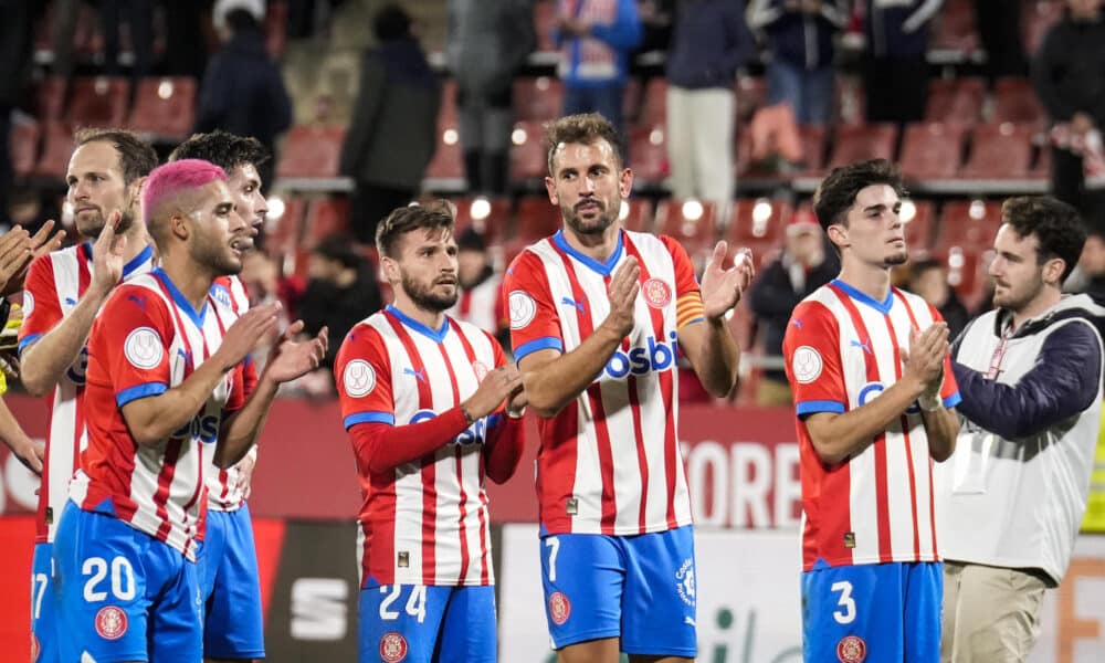 Los jugadores del Girona celebran una victoria en el Estadio Municipal de Montilivi, en Girona. EFE/David Borrat/Archivo