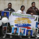 Familiares de los 17 exmilitares detenidos en Haití sostienen pancartas durante una protesta, este jueves, en Bogotá (Colombia). EFE/ Carlos Ortega