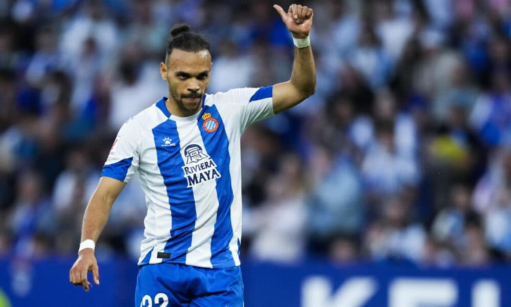 Fotografía de archivo, tomada el pasado 13 de junio, en la que se registró al delantero danés Martin Braithwaite, al actuar para el RCD Espanyol, en el Stage Front Stadium de Cataluña (España).Braithwaite fue anunciado este lunes como nuevo refuerzo del club brasileño de fútbol Gremio de Porto Alegre. EFE/Enric Fontcuberta