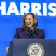 La Vicepresidenta de los Estados Unidos Kamala Harris interviene ante la convención de la Federación Americana de Profesores en Houston, Texas. EFE/LESLIE PLAZA JOHNSON