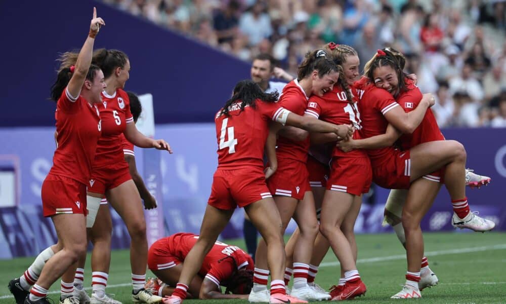 Las jugadoras de Canada celebra su victoria ante Australia en Rugby 7 en Saint Denis, Francia. EFE/EPA/CHRISTOPHE PETIT TESSON