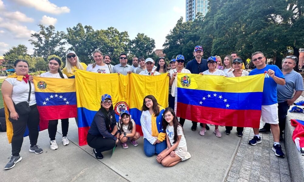 Venezolanos entregan carta al gobernador Cooper