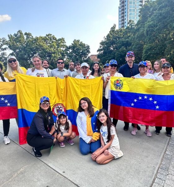 Venezolanos entregan carta al gobernador Cooper