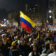 Ciudadanos venezolanos que residen en Chile protestan este sábado, para rechazar los resultados de las elecciones celebradas el 28 julio, en el Parque Almagro en Santiago (Chile). Miles de venezolanos residentes en Chile pidieron al presidente de su país, Nicolás Maduro, al grito de "¡basta ya!", que muestre todas las actas de las elecciones del pasado 28 de julio y que abandone el poder. EFE/ Ailen Díaz