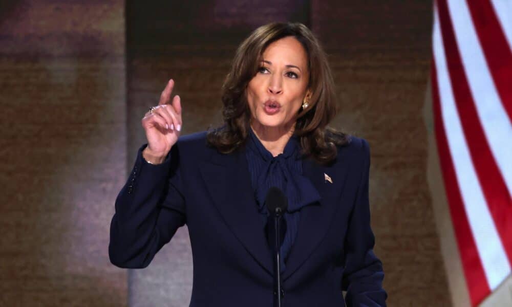 La candidata presidencial demócrata Kamala Harris durante su discurso este jueves en la última noche de la Convención Nacional Demócrata (DNC, en inglés) en el United Center en Chicago, Illinois, EE.UU., EFE/EPA/MICHAEL REYNOLDS