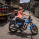 Fotografía del 27 de junio de 2024 de Ninoska Bello posando tras una clase sobre mecánica para motorizadas en Petare, la barriada más grande de Caracas (Venezuela). EFE/ Miguel Gutiérrez