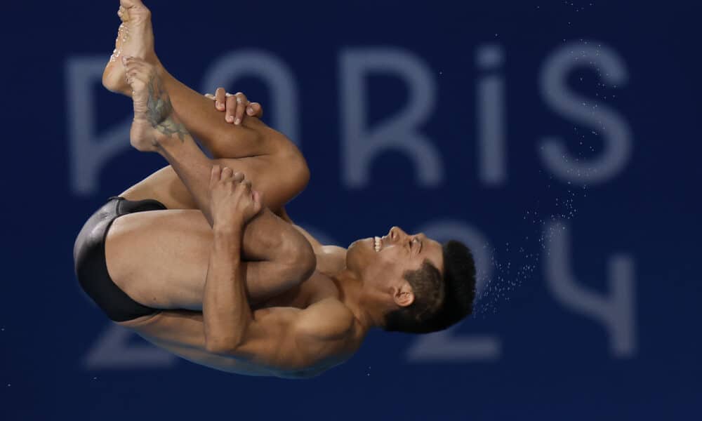 El dominicano Jonathan Ruvalcaba en la final de trampolín de tres metros. EFE/ Julio Múñoz