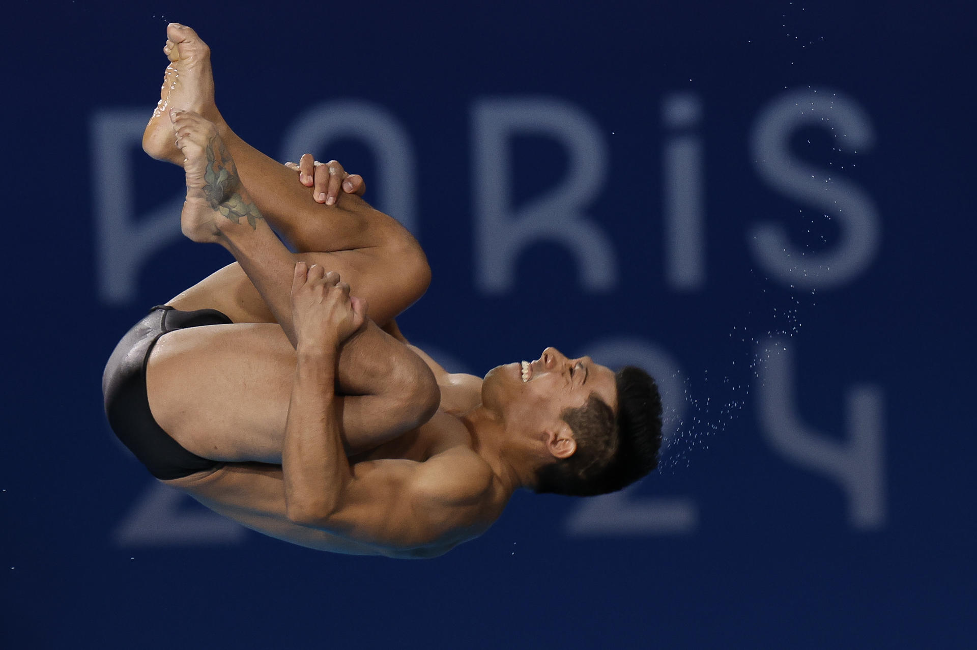 El dominicano Jonathan Ruvalcaba en la final de trampolín de tres metros. EFE/ Julio Múñoz