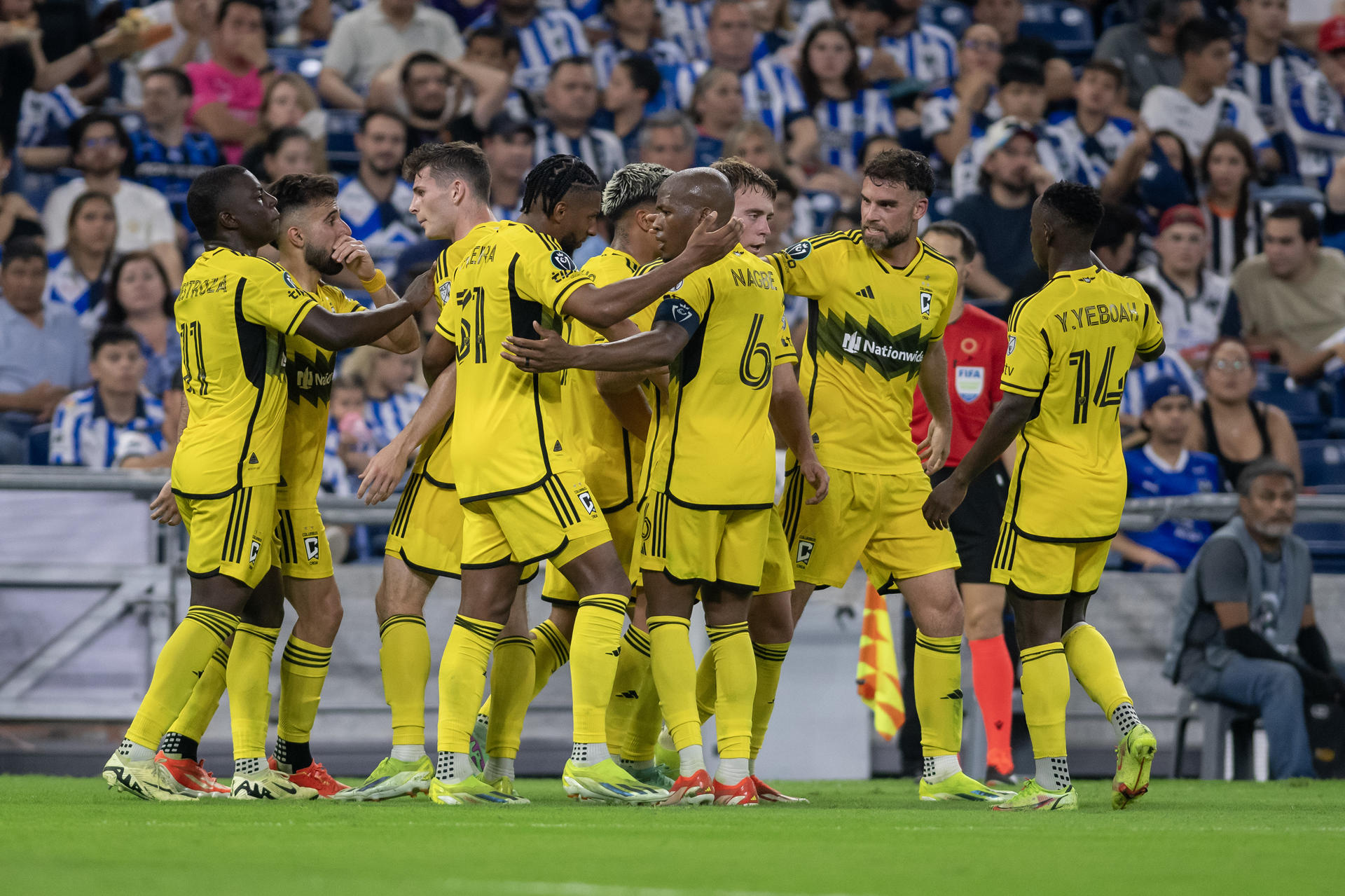 Fotografía de archivo en la que se registró una celebración de jugadores del club estadounidense de fútbol Columbus Crew. EFE/Miguel Sierra