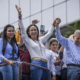 La líder opositora venezolana María Corina Machado (centro) y el candidato a la presidencia de Venezuela Edmundo González Urrutia (derecha) participan en una manifestación de apoyo este martes 30 de julio de 2024 en Caracas. EFE/ Henry Chirinos