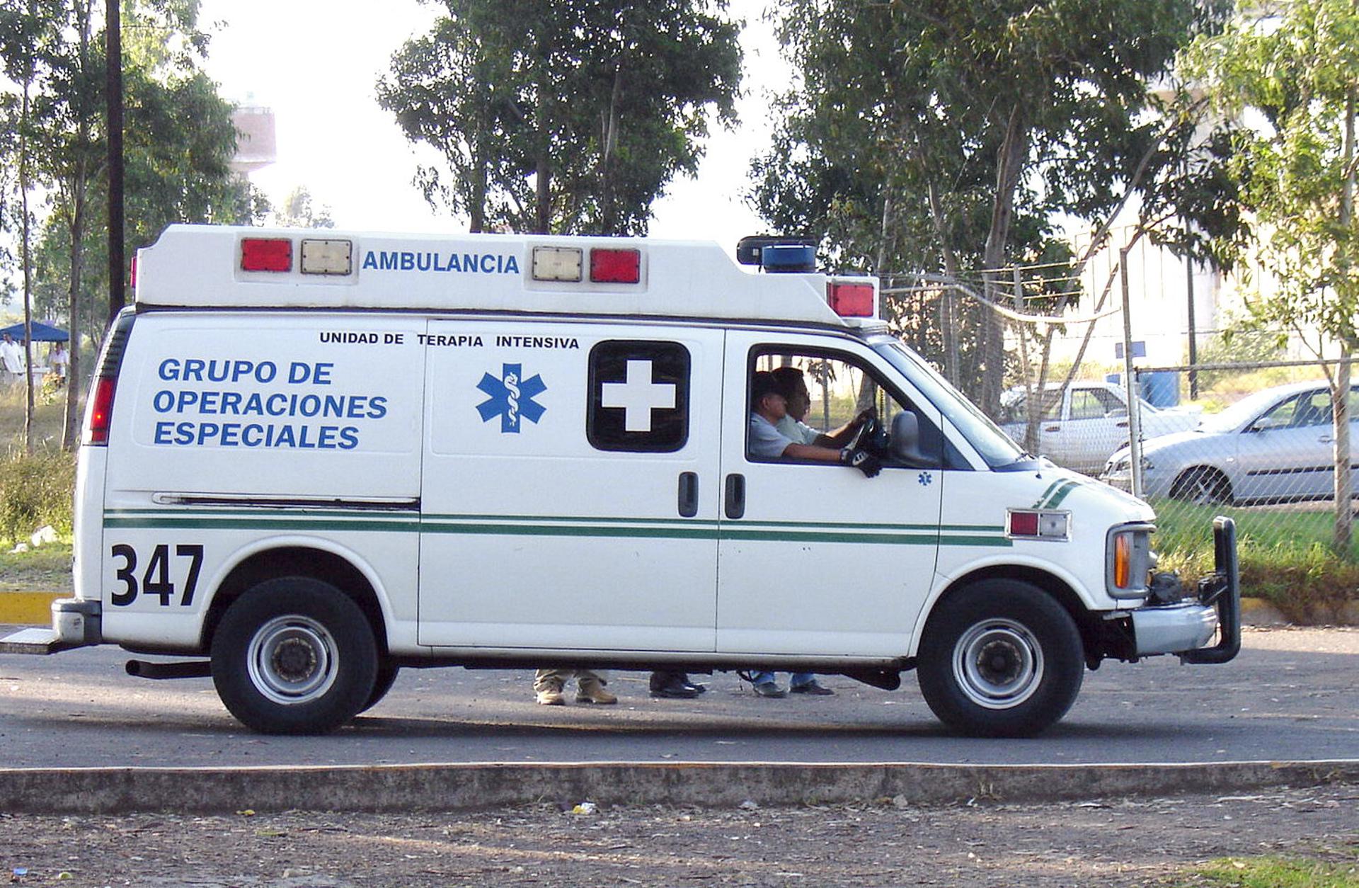 Imagen de archivo de una ambulancia en la ciudad de Michoacán, México. EFE/Alberto Torres