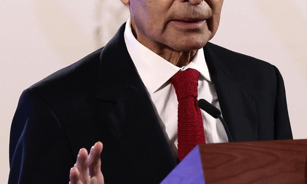 El secretario de Hacienda, Rogelio Ramírez de la O, participa en una conferencia de prensa en el Palacio Nacional de Ciudad de México (México). EFE/José Méndez