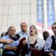 La representante del estado de Georgia y la palestino-estadounidense Ruwa Romman habla en una manifestación por Gaza fuera de la Convención Nacional Demócrata (DNC, en inglés) en el United Center en Chicago, Illinois, EE.UU., este jueves. EFE/EPA/CAROLINE BREHMAN