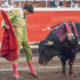 El novillero Carlos Domínguez con el segundo de los de su lote. Imagen de archivo. EFE/Javier Zorrilla