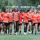 Las jugadoras de las selecciones de fútbol femeninas sub-20 y sub-17 de Colombia durante un entrenamiento este jueves en Bogotá. EFE/ Carlos Ortega