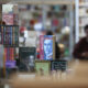 Fotografía de estanterías con libros durante la versión 23 de la Feria Internacional del Libro, este miércoles en La Paz (Bolivia). EFE/ Luis Gandarillas