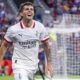 El jugador del AC Milan Christian Pulisic celebra luego de anotar ante el FC Barcelona en un partido amistoso disputado en el M&T Bank Stadium de Baltimore, Maryland (EE.UU.). EFE/SHAWN THEW