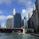 Fotografía del 18 de agosto de 2024 que muestra edificaciones en Chicago (Estados Unidos). Más de 50 años después de que las imágenes de la brutal represión policial a los manifestantes en contra de la guerra de Vietnam en los márgenes de la Convención Nacional Demócrata dieran la vuelta al mundo, Chicago será de nuevo la sede del gran evento electoral del partido. EFE/ Octavio Guzmán