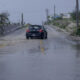 Fotografía de archivo del agua en la carretera por el fuerte oleaje ante la llegada de un huracán en Los Cabos (México). EFE/ Jorge Reyes