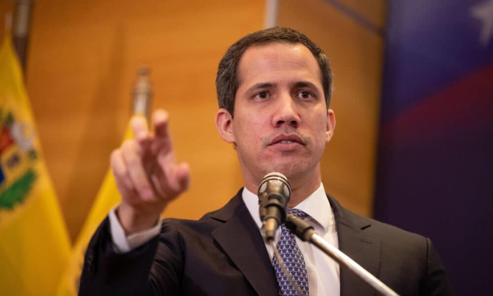 Fotografía de archivo del 16 de septiembre de 2022 que muestra al opositor venezolano, Juan Guaidó, hablando durante una rueda de prensa en Caracas (Venezuela). EFE/ Rayner Peña R ARCHIVO