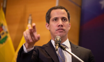 Fotografía de archivo del 16 de septiembre de 2022 que muestra al opositor venezolano, Juan Guaidó, hablando durante una rueda de prensa en Caracas (Venezuela). EFE/ Rayner Peña R ARCHIVO