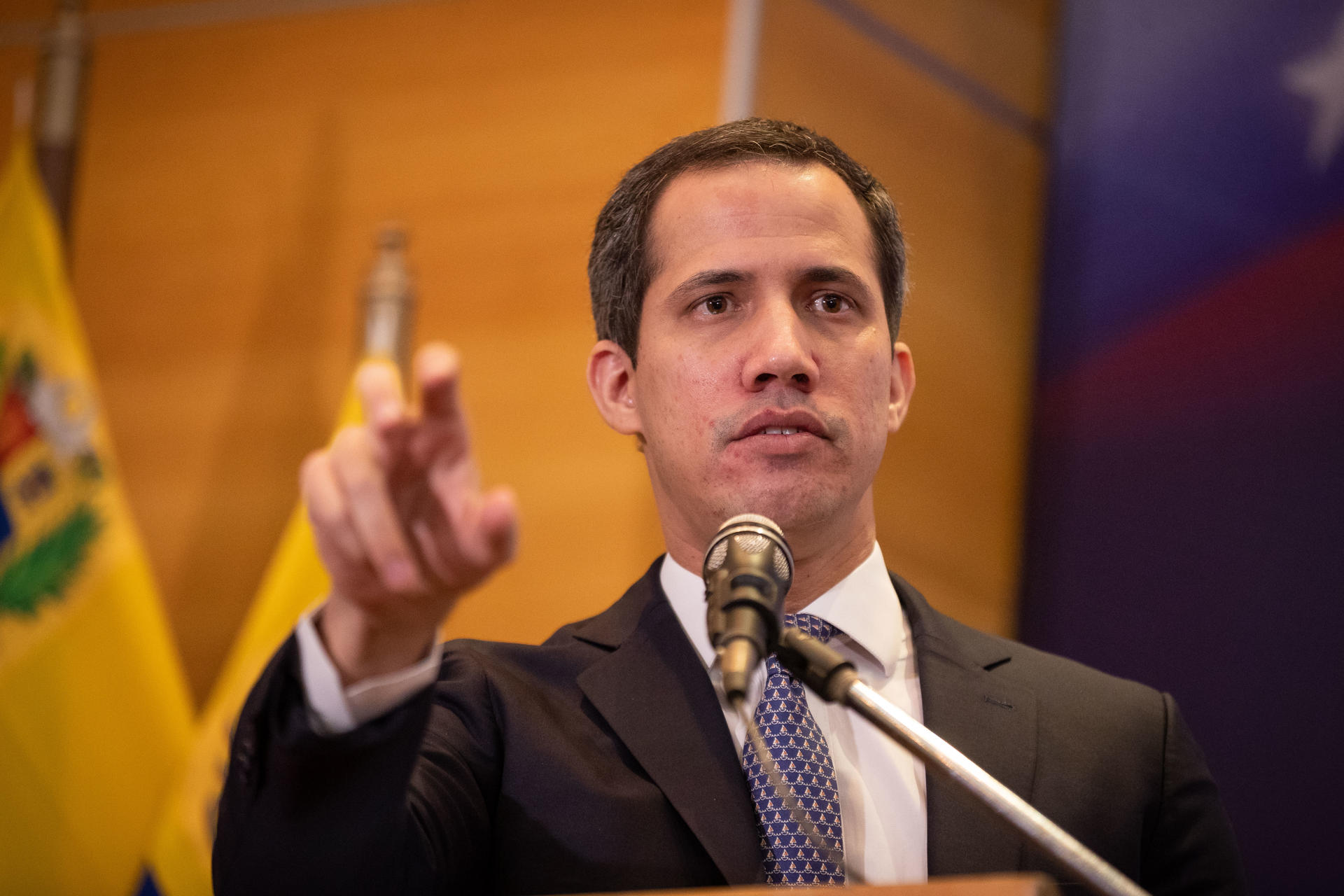 Fotografía de archivo del 16 de septiembre de 2022 que muestra al opositor venezolano, Juan Guaidó, hablando durante una rueda de prensa en Caracas (Venezuela). EFE/ Rayner Peña R ARCHIVO