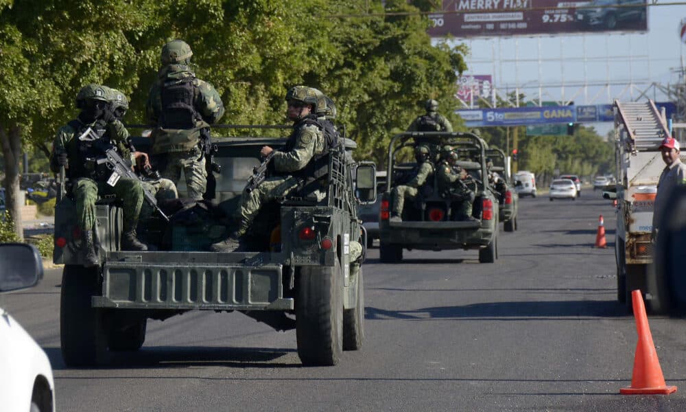 Imagen de archivo de miembros del Ejército mexicano patrullando en la ciudad de Culiacán, estado de Sinaloa (México). EFE/ Juan Carlos Cruz