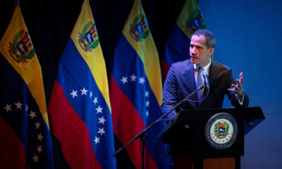 Fotografía de archivo del 06 de enero de 2023 del opositor venezolano Juan Guaidó hablando en una rendición de cuentas del denominado "Gobierno interino", en Caracas (Venezuela). EFE/ Rayner Pena