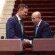 Una fotografía facilitada por el Palacio de la Moncloa muestra al primer ministro español, Pedro Sánchez (izq.), reunido con el presidente de Mauritania, Mohamed Ould Ghazouani (der.), en Nouakchott, Mauritania, el 27 de agosto de 2024 (emitida el 28 de agosto de 2024). Los dos mandatarios firmaron un Memorándum de Entendimiento para desarrollar un modelo migratorio y una declaración de intenciones para fortalecer la colaboración entre ambos países en el área deSeguridad y lucha contra el crimen organizado. Sánchez ha iniciado su gira de tres días por países de África Occidental, Mauritania, Gambia y Senegal para reforzar la cooperación ante la crisis migratoria existente. (España) EFE/EPA/MONCLOA/FERNANDO CALVO/FOLLETO FOLLETO SÓLO USO EDITORIAL/NO VENTAS