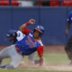 Everth Bermúdez (i), de Costa Rica, fue registrado este miércoles, 7 de agosto, al atrapar en tercera base a Xavier Rivera (d), de Puerto Rico, durante un partido del Premundial U18 de béisbol, en Ciudad de Panamá (Panamá). EFE/Bienvenido Velasco