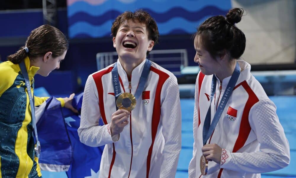 De izquierda a derecha, la australiana Maddison Keeney (plata), la china of Australia, Chen Yiwen (oro) y la su compatriota Chang Yani. EFE/EPA/TOLGA AKMEN