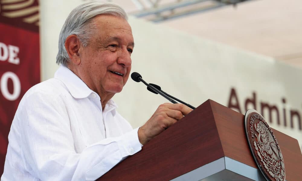 Fotografía cedida por la Presidencia de México del mandatario mexicano, Andrés Manuel López Obrador, durante una rueda de prensa en Guaymas (México). EFE/ Presidencia De México