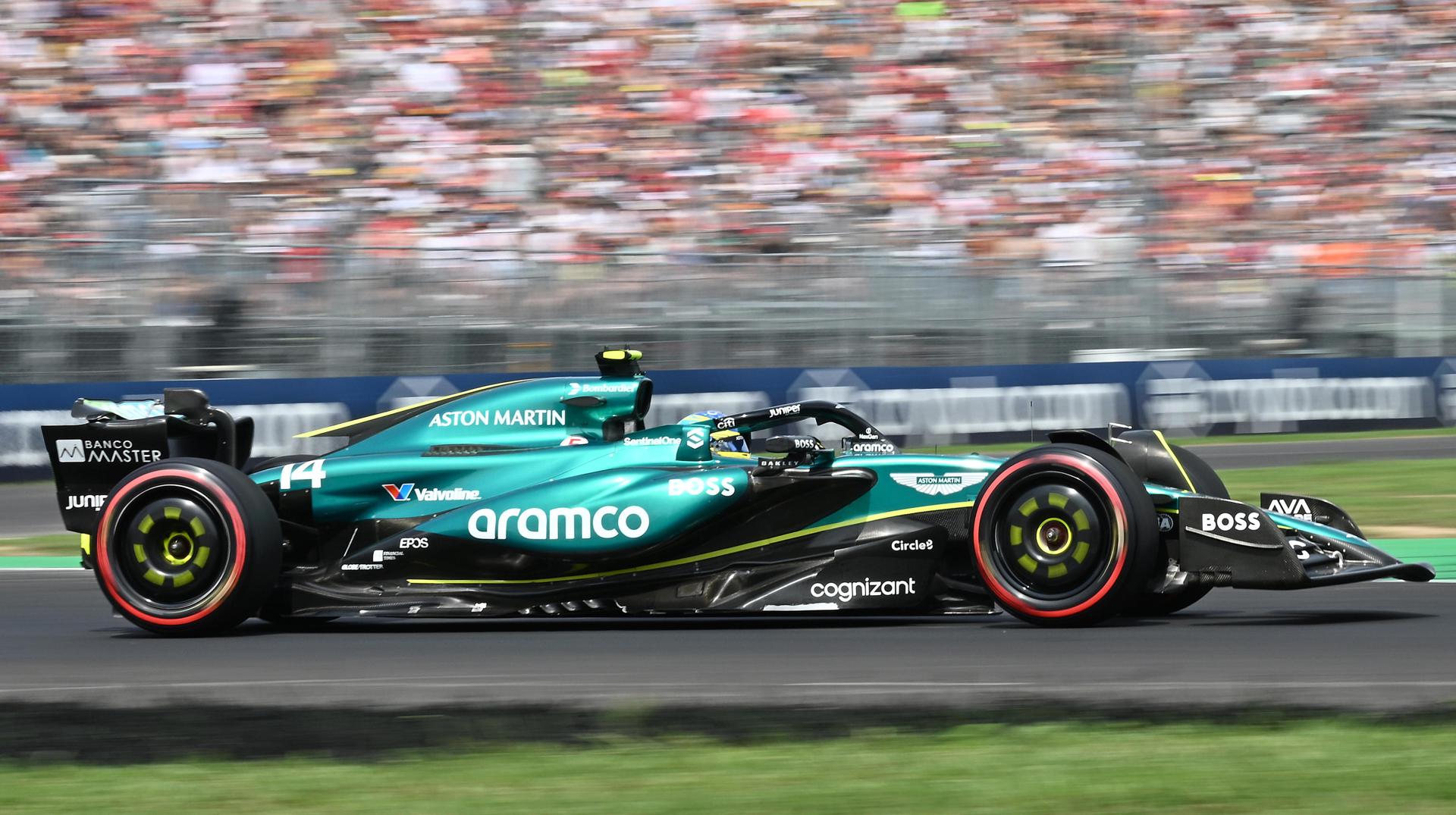 El piloto español de Aston Martin, Fernando Alonso, durante el Gran Premio de Italia. EFE/EPA/Daniel Dal Zennaro