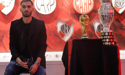 El jugador argentino Germán Pezzella asiste a la rueda de prensa de presentación como nuevo jugador de River Plate en Buenos Aires (Argentina). EFE/Juan Ignacio Roncoroni