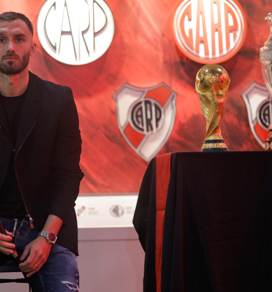 El jugador argentino Germán Pezzella asiste a la rueda de prensa de presentación como nuevo jugador de River Plate en Buenos Aires (Argentina). EFE/Juan Ignacio Roncoroni