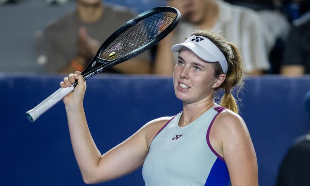 La tenista checa Linda Noskova celebra la victoria ante la estadounidense Emma Navarro, este viernes durante un partido de la semifinal del Abierto de Tenis de Monterrey. EFE/ Miguel Sierra