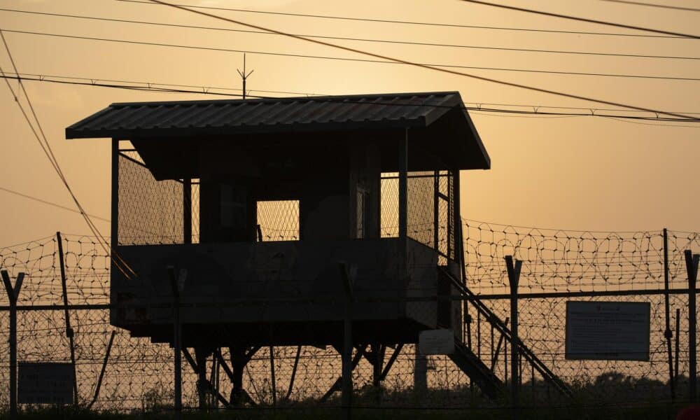 Fotografía de archivo de un puesto de vigilancia en el Parque Imjingak, cerca de la zona desmilitarizada en Paju, Provincia de Gyeonggi-do, Corea del Sur. EFE/EPA/JEON HEON-KYUN