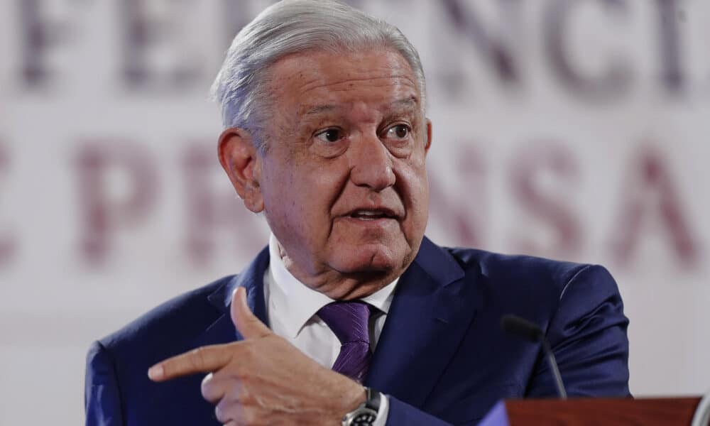 El presidente de México, Andrés Manuel López Obrador, habla durante su conferencia de prensa matutina este lunes, en el Palacio Nacional de la Ciudad de México (México). EFE/Isaac Esquivel,