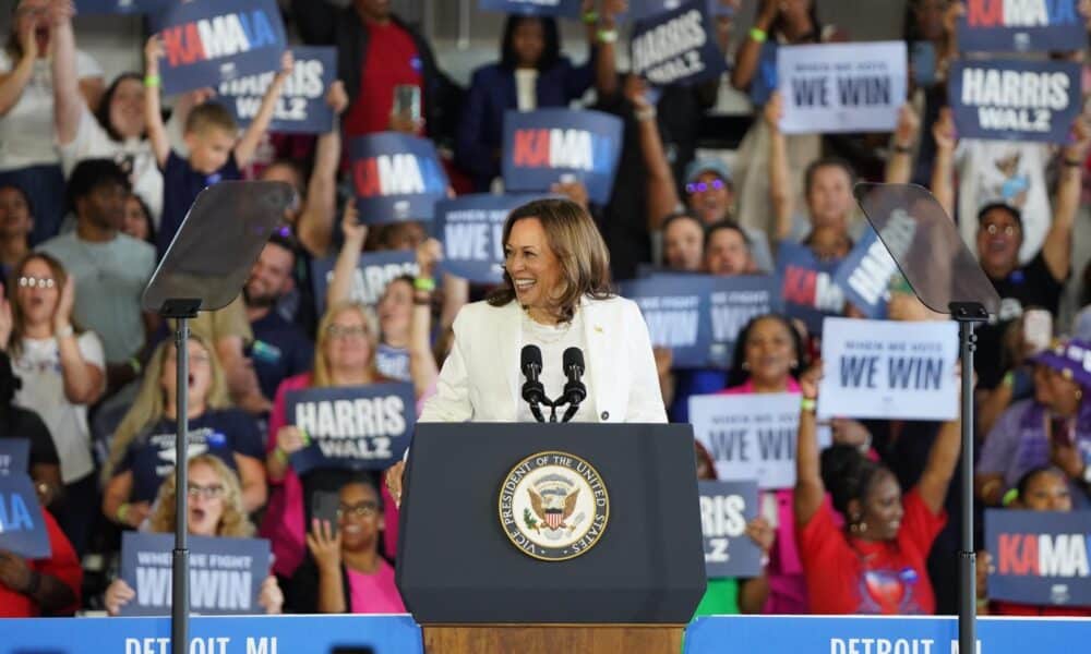 La candidata presidencial demócrata, la vicepresidenta estadounidense Kamala Harris, habla durante un evento de campaña en Detroit, Michigan, Estados Unidos, este 7 de agosto de 2024. EFE/EPA/Dieu-Nialo Chery